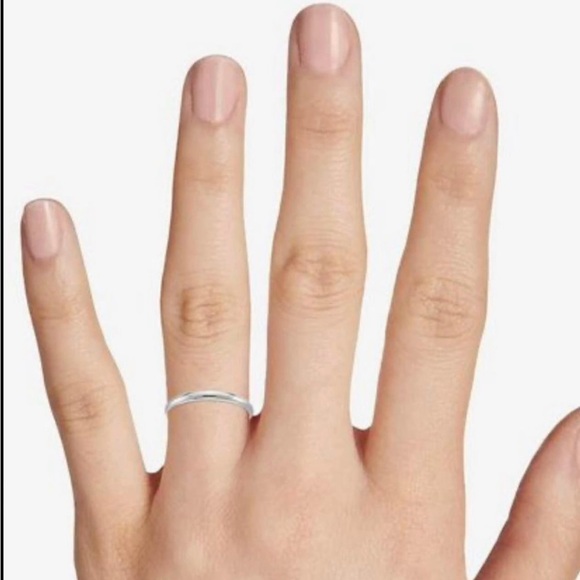 Women’s Blue Nile platinum wedding band - Picture 2 of 3